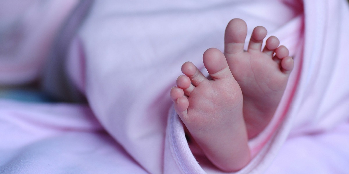 In India doctors claimed an infant girl dead, but she was discovered alive during funeral