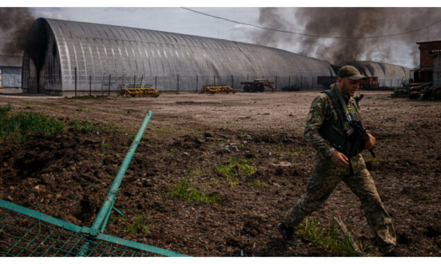 Trading strikes as tension builds in Ukraine no-man’s land