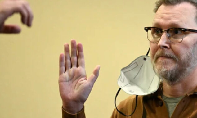Johnny Depp’s witness denies being a fan, the courtroom bursts in laughter