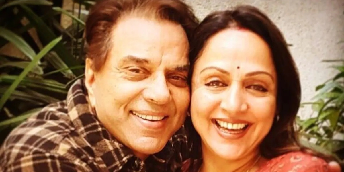 Hema Malini and Dharmendra are celebrating their 42nd wedding anniversary