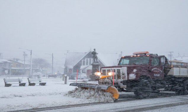 Weather in Colorado changes from 60 degrees to snow, 115K people lose electricity.