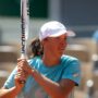 Iga Swiatek in race to claim second French Open title