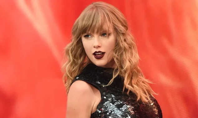 Taylor Swift says at NYU’s commencemen “Let’s keep dancing like we’re the class of ’22”