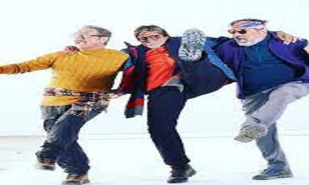 Amitabh Bachchan imparts fun PIC to Uunchai co-stars Anupam Kher, Boman Irani; Fan expresses ‘Legends in a casing’