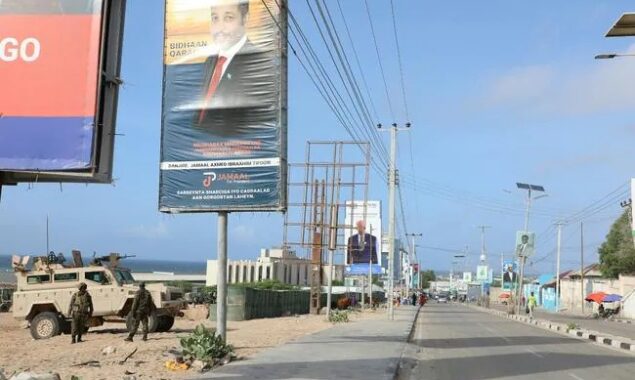 Somalia’s leader battles his predecessor for presidency