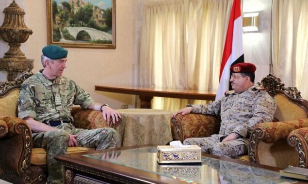 Yemen’s defense minister discusses bilateral cooperation with US, UK military attachés