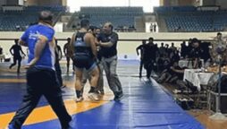 Indian wrestler slapped the referee in a packed house for ruling in favor of the opponent