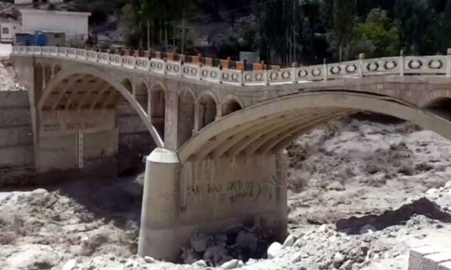 High flood in Shishper Glacier badly damages bridge on Karakorum Highway