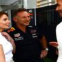 David Beckham beams at Geri Horner of the Spice Girls
