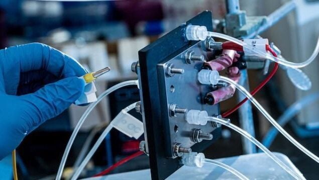 Invention: Absorbs carbon dioxide during charging