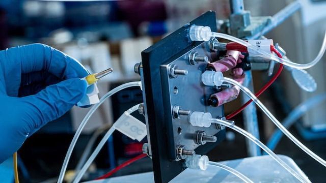 Invention: Absorbs carbon dioxide during charging