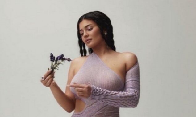 Kylie Jenner’s epic photoshop fail misses a body part, leaving fans in splits