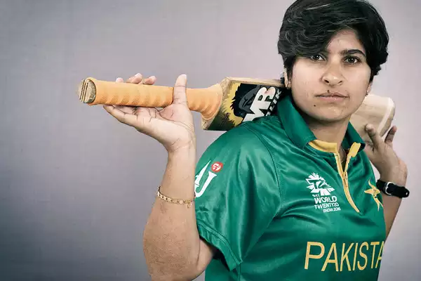 All-rounder Nida Dar has said that the facilities available to foreign women players who are critical of our fitness should also be reviewed.