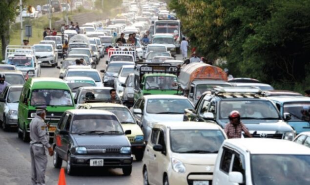 Visitors urged to follow traffic rules to avoid road mishaps in Murree