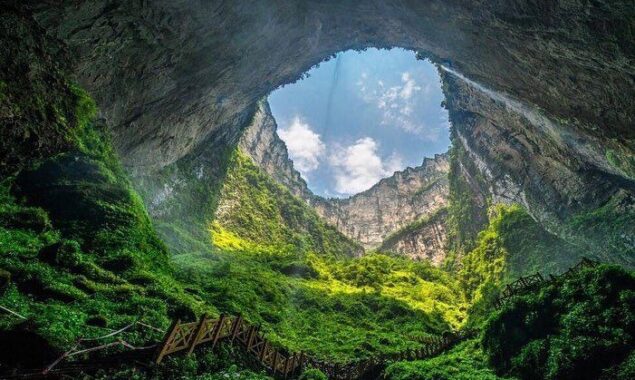 China: Forest discovery amazing  Giant sinkhole 630 feet (192 meters) deep
