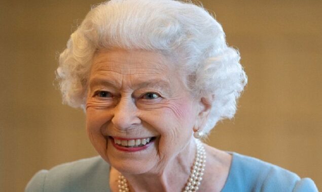 In a new royal outing, the Queen surprises Britons with an update on her health
