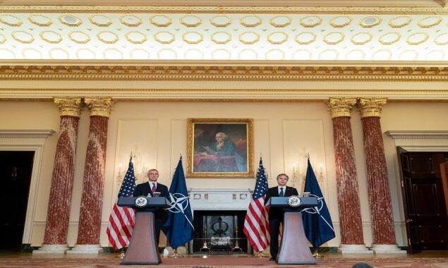 US Secretary of State announces an additional $700 million cut in military aid to Ukraine