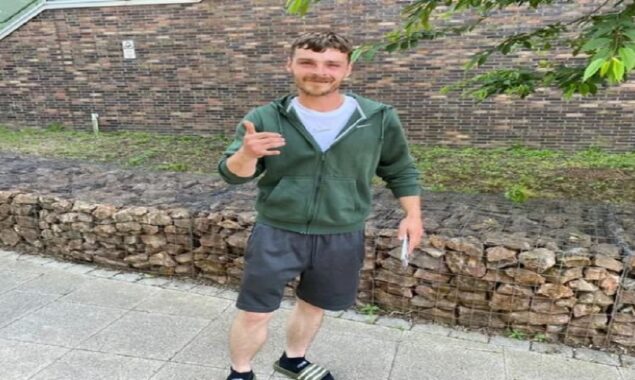 Fishmonger reprimanded by the judge for being dressed inappropriately for court