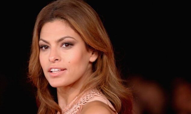 Eva Mendes soaks up sun during family holiday in Greece