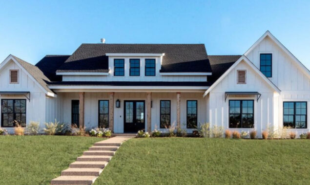 US home prices decline as interest rates rise