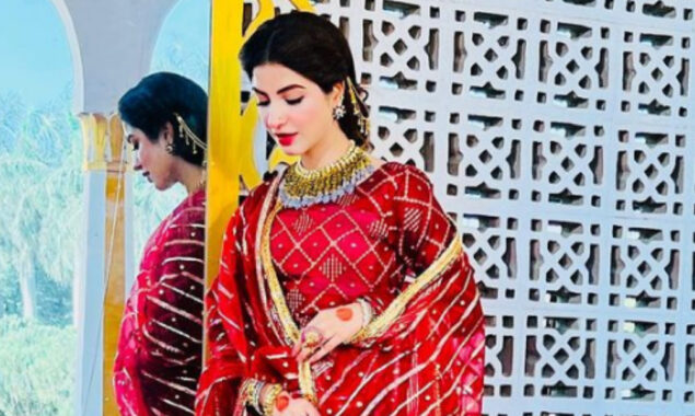Kinza Hashmi wins heart in red outfit