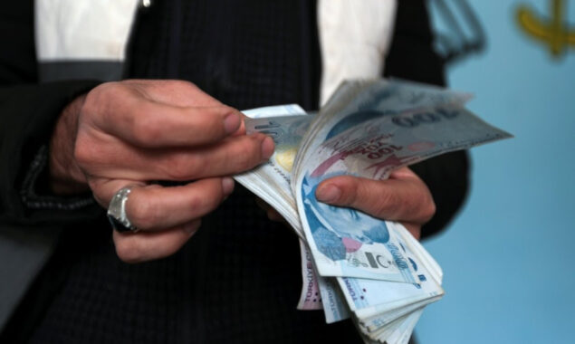 Turkish lira slides again, approaching historic lows