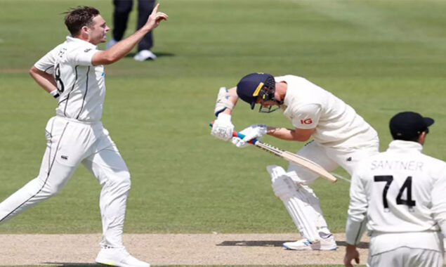 Wickets aplenty as England collapse after New Zealand slump