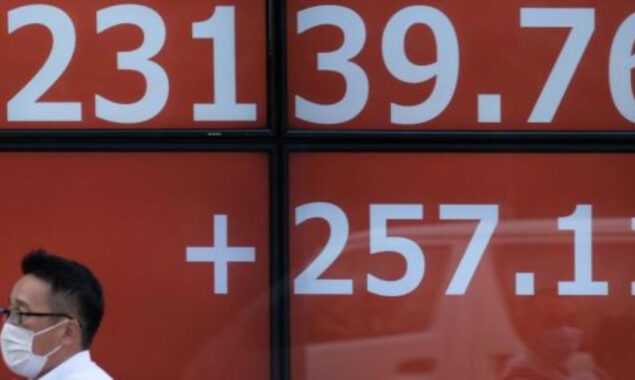 Tokyo stocks close higher
