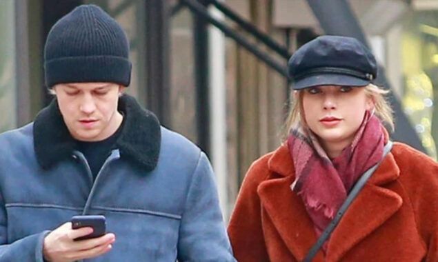 Taylor Swift and Joe Alwyn got close while on vacation in the tropical