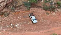Hikers in Utah Capitol Reef National Park discuss flash flooding