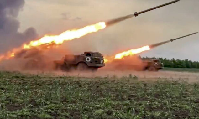 Ukrainian forces destroyed Russian command posts in Donbas.by HIMARS multiple rocket launchers