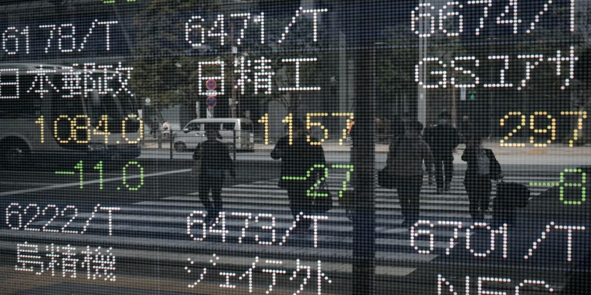 Asia's markets begin to decline while oil prices increase, after Wall Street's decline