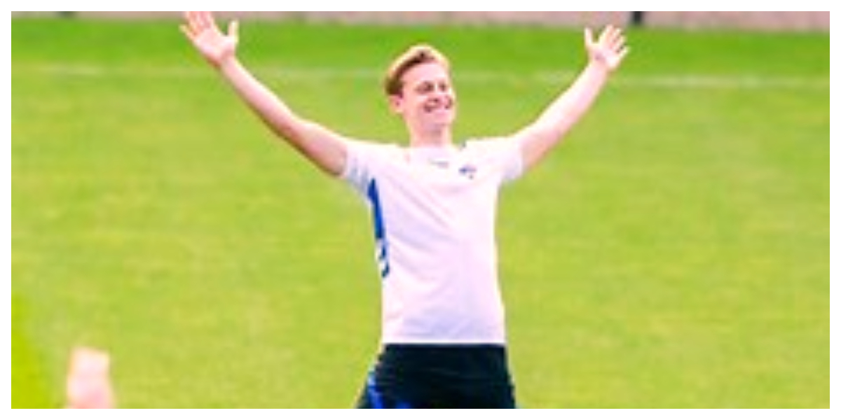 Frenkie de Jong will be signed by Manchester United for £73m