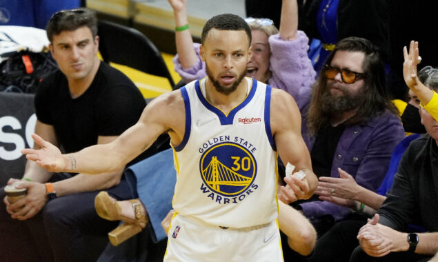 Stephen Curry stars as Warriors downs Celtics to level NBA Final series