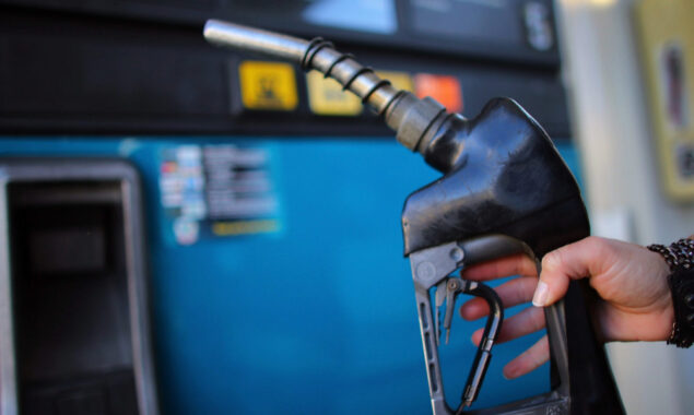 US stock bounce slows as oil price decline hits energy businesses