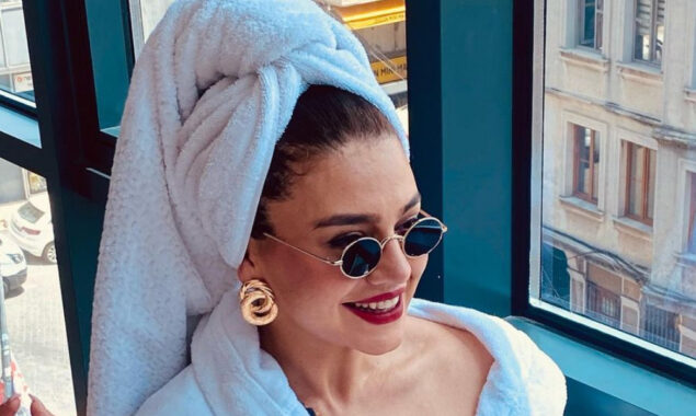 Zara Noor Abbas sets internet on fire with her sizzling pictures 