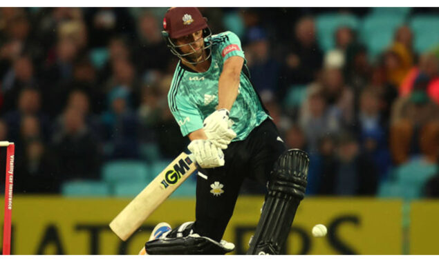 Peter Siddle takes on Somerset, dangerously