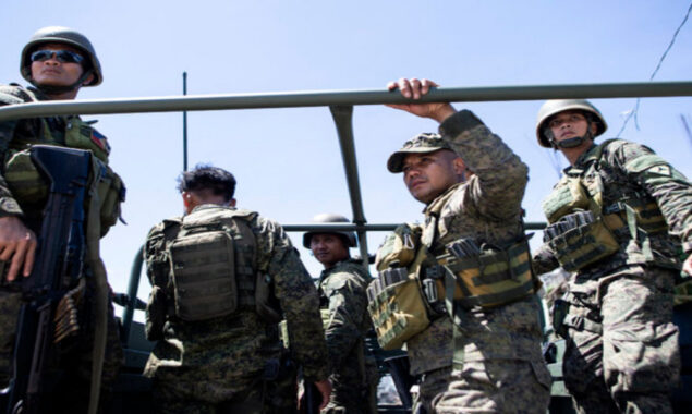 Philippines military arrests two foreigner killing militants