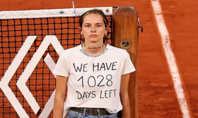 ATP final: Protestor briefly halts ATP final in Halle