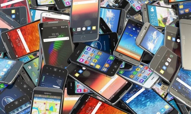 Government Decides to revoke Ban on Import of Mobile Phones