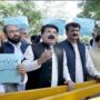 Parliamentarians hold protest against blasphemous remarks outside Indian HC