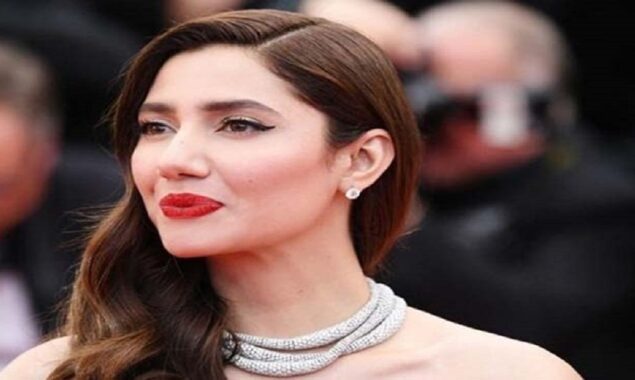 Mahira Khan shows off her million-dollar smile in new photos: ‘Ama likes it when I smile.’