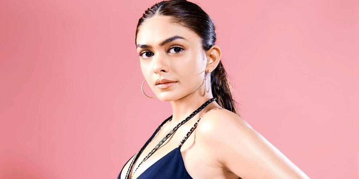 Mrunal Thakur denied rumours about having two college degrees