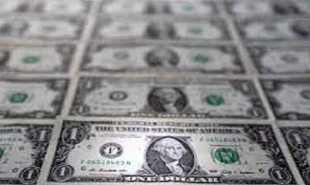 As U.S. rates decline amid recessionary threats, the dollar declines