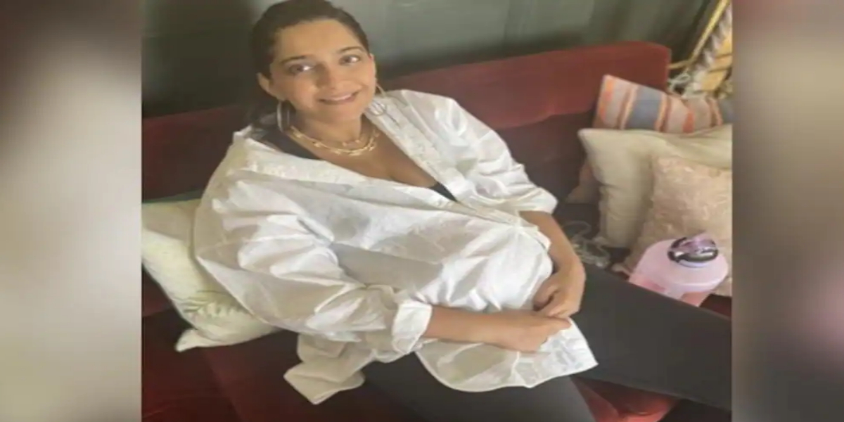 Sonam Kapoor looks chic yet comfy in new pictures posted by Anand