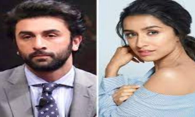 Ranbir Kapoor kneeled in front of Shraddha Kapoor for Luv Ranjan