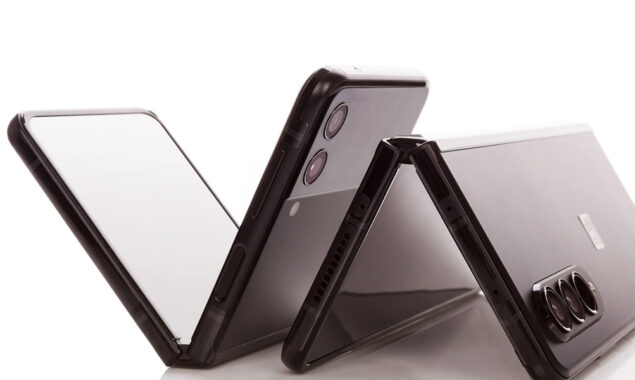 Samsung Galaxy Z Fold4 crease pictured for first time