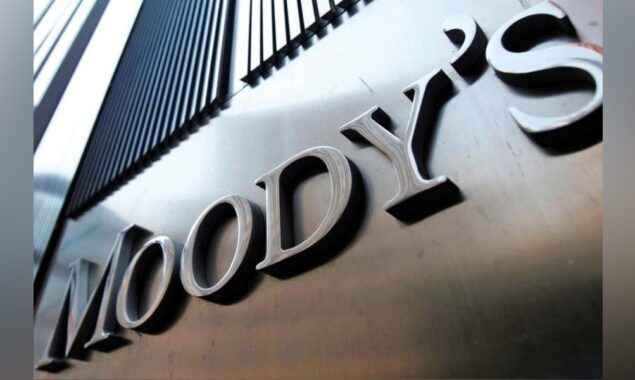 Stocks plunge as Moody’s downgrade Pakistan’s outlook