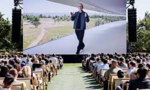 Apple expands its automotive offerings with dashboard software