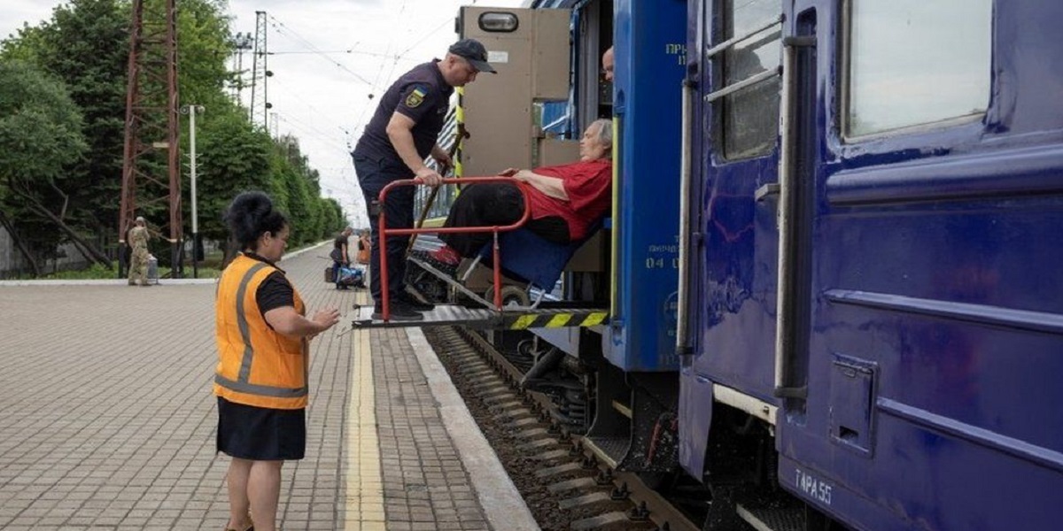 Russian forces 'storming' besieged city of Lysychansk